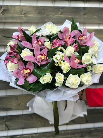 Букет цветов из: Розы и Хризантемы в Беловское