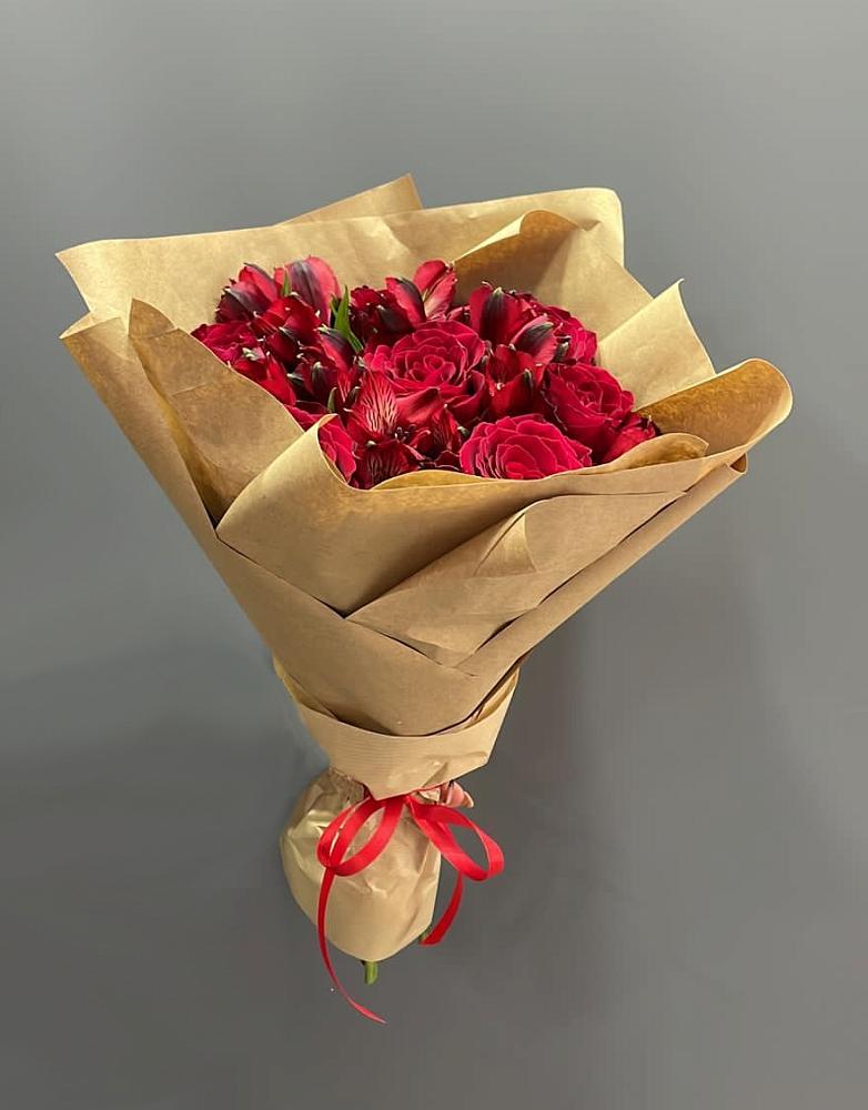 Букет цветов из: Альстромерии и Розы в Беловское