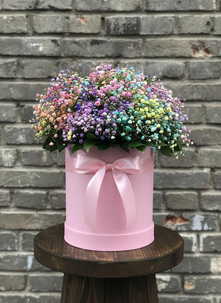 Цветочная композиция из Гипсофила и Розы в шляпной коробке в Беловское