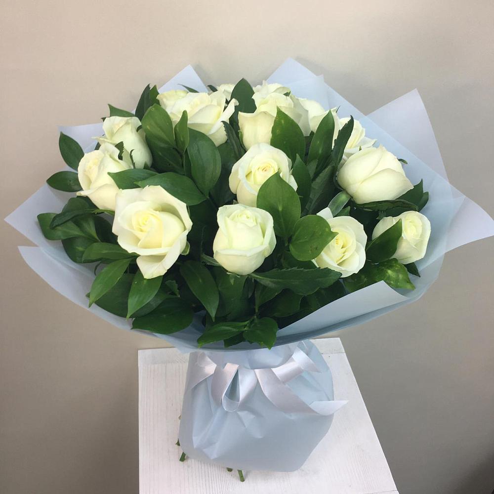 Букет 15 Белых роз Проуд в Беловское