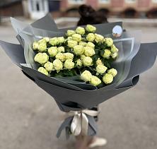 Букет Белые кустовые розы Солинеро в Беловское