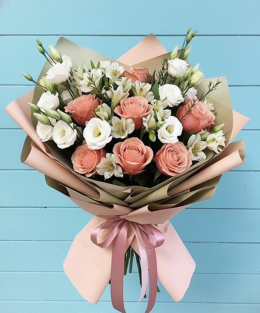 Букет цветов из: Розы, Альстромерии и Лизиантусы в Беловское