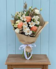 Букет цветов из:  Альстромерии, Лизиантусы, Розы и Хризантемы в Беловское