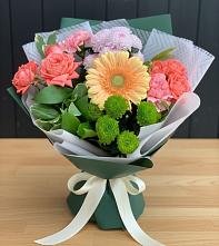 Букет цветов из:  Гвоздики, Розы, Герберы и Хризантемы в Беловское