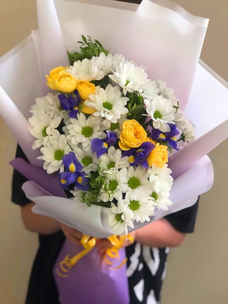 Букет цветов из: Ирисы, Хризантемы и Розы в Беловское