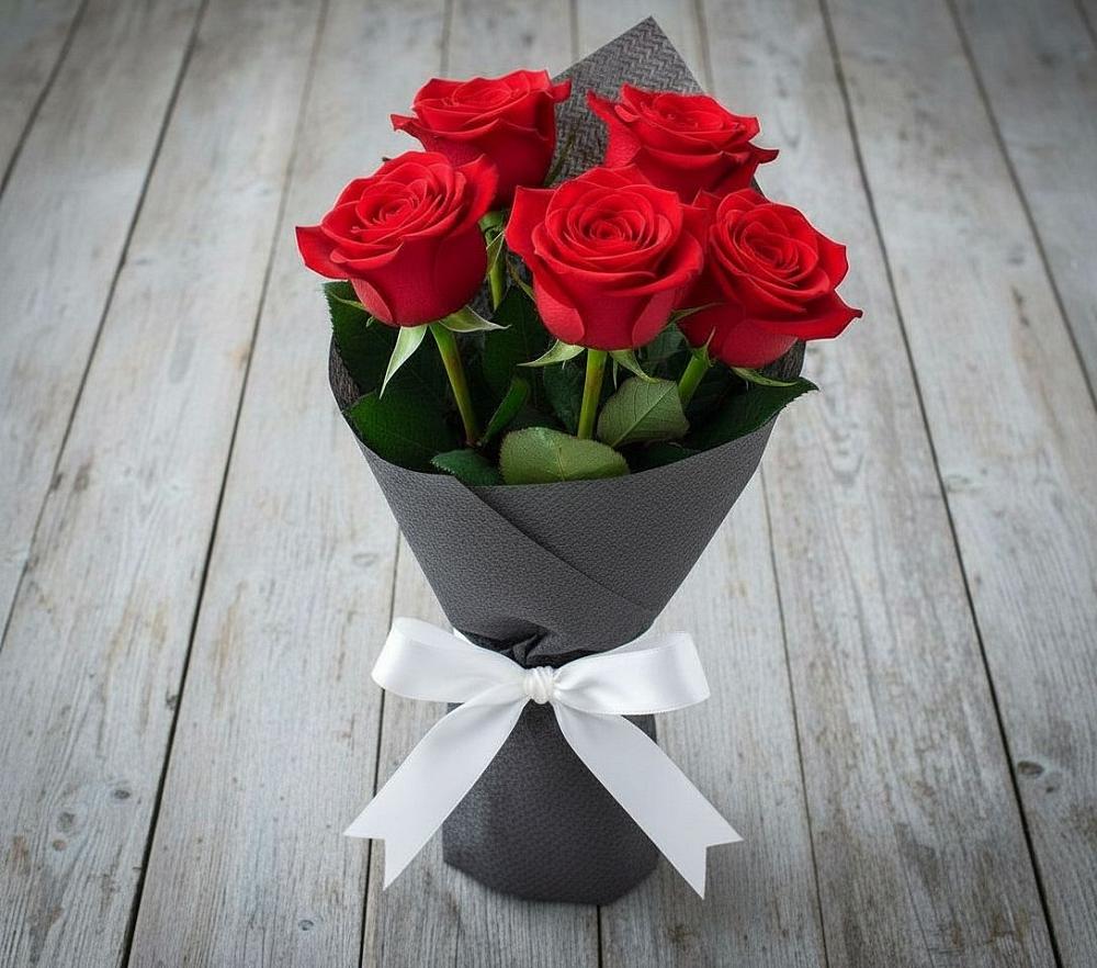 Букет 5 Красных роз Эдлесс Лав в Беловское