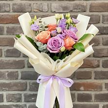 Букет цветов из:  Лизиантусы и Розы в Беловское