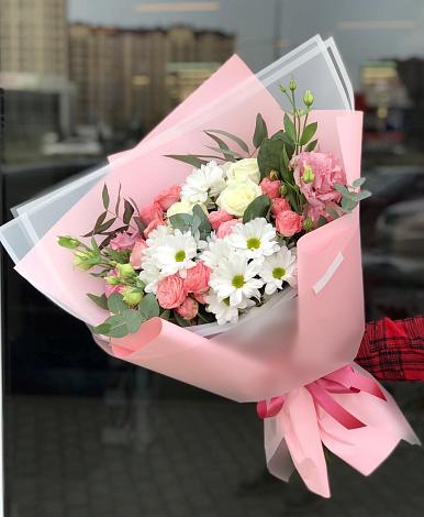 Букет цветов из: Розы, Лизиантусы и Хризантемы в Беловское